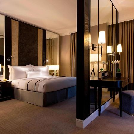 Hotel The Ritz-Carlton, Kuala Lumpur Exterior foto A bedroom at The Hari