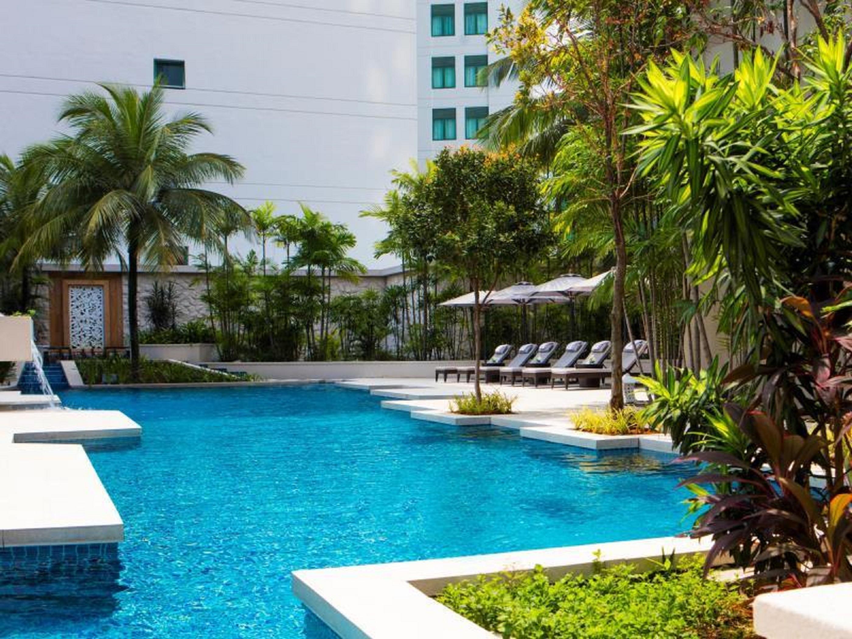 Hotel The Ritz-Carlton, Kuala Lumpur Exterior foto The pool at the hotel