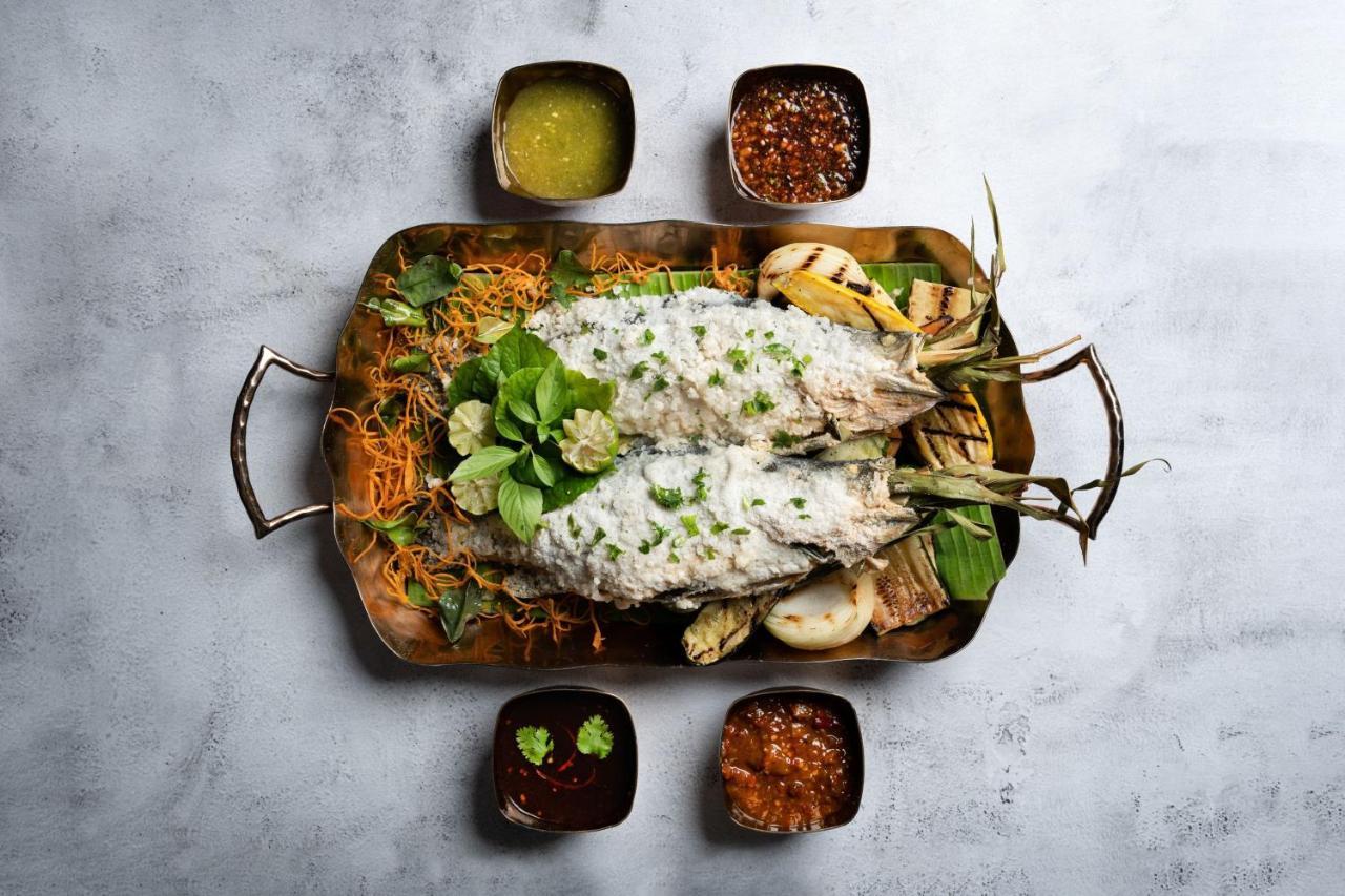 Hotel The Ritz-Carlton, Kuala Lumpur Exterior foto A dish of Thai-style grilled grouper