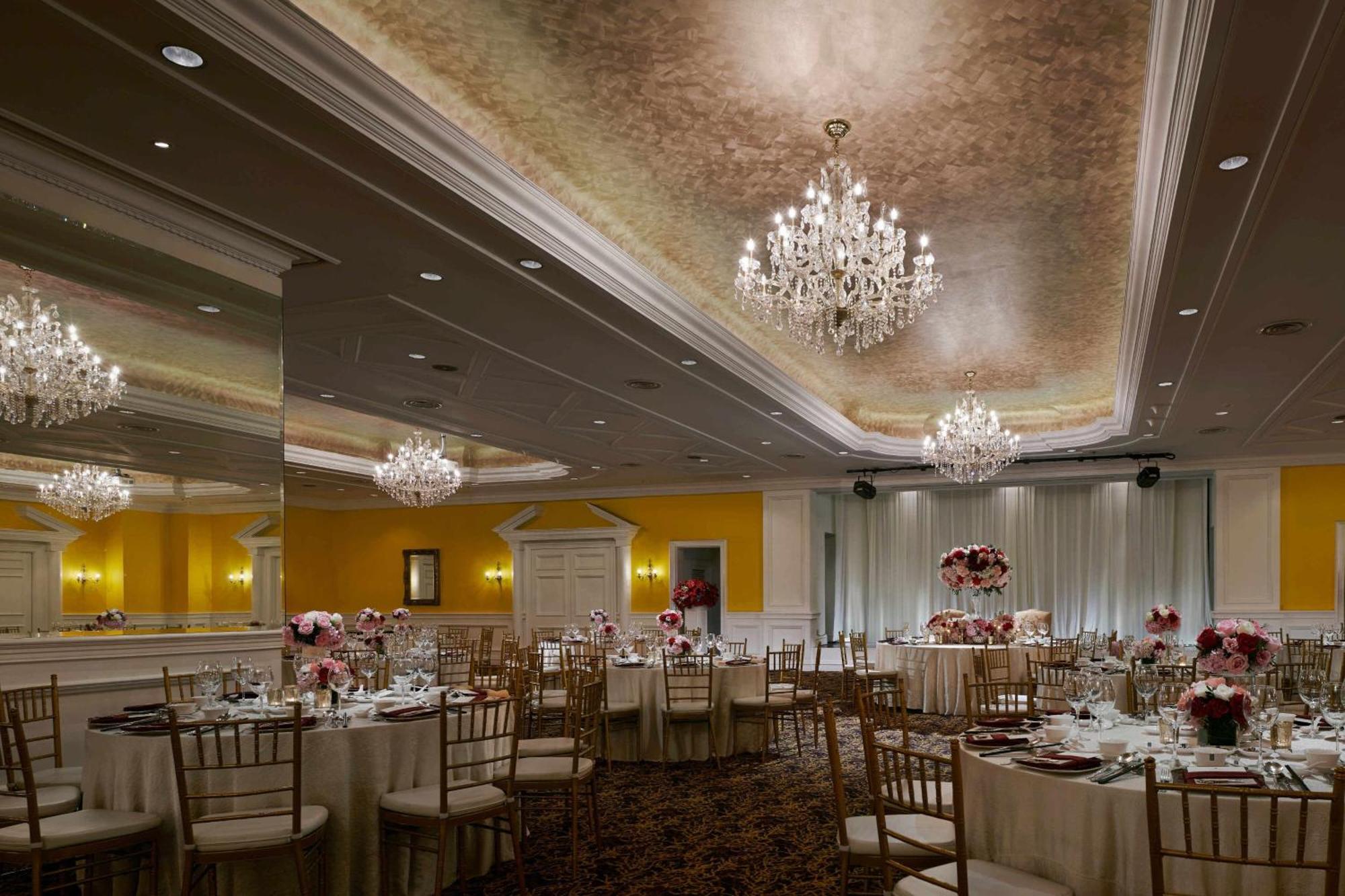 Hotel The Ritz-Carlton, Kuala Lumpur Exterior foto The ballroom at the 2012 New York Society for Ethical Culture Gala