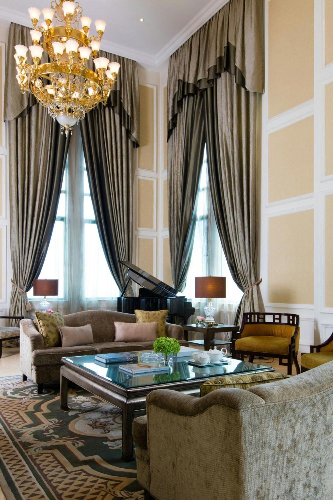 Hotel The Ritz-Carlton, Kuala Lumpur Exterior foto The living room of a suite at The Peninsula