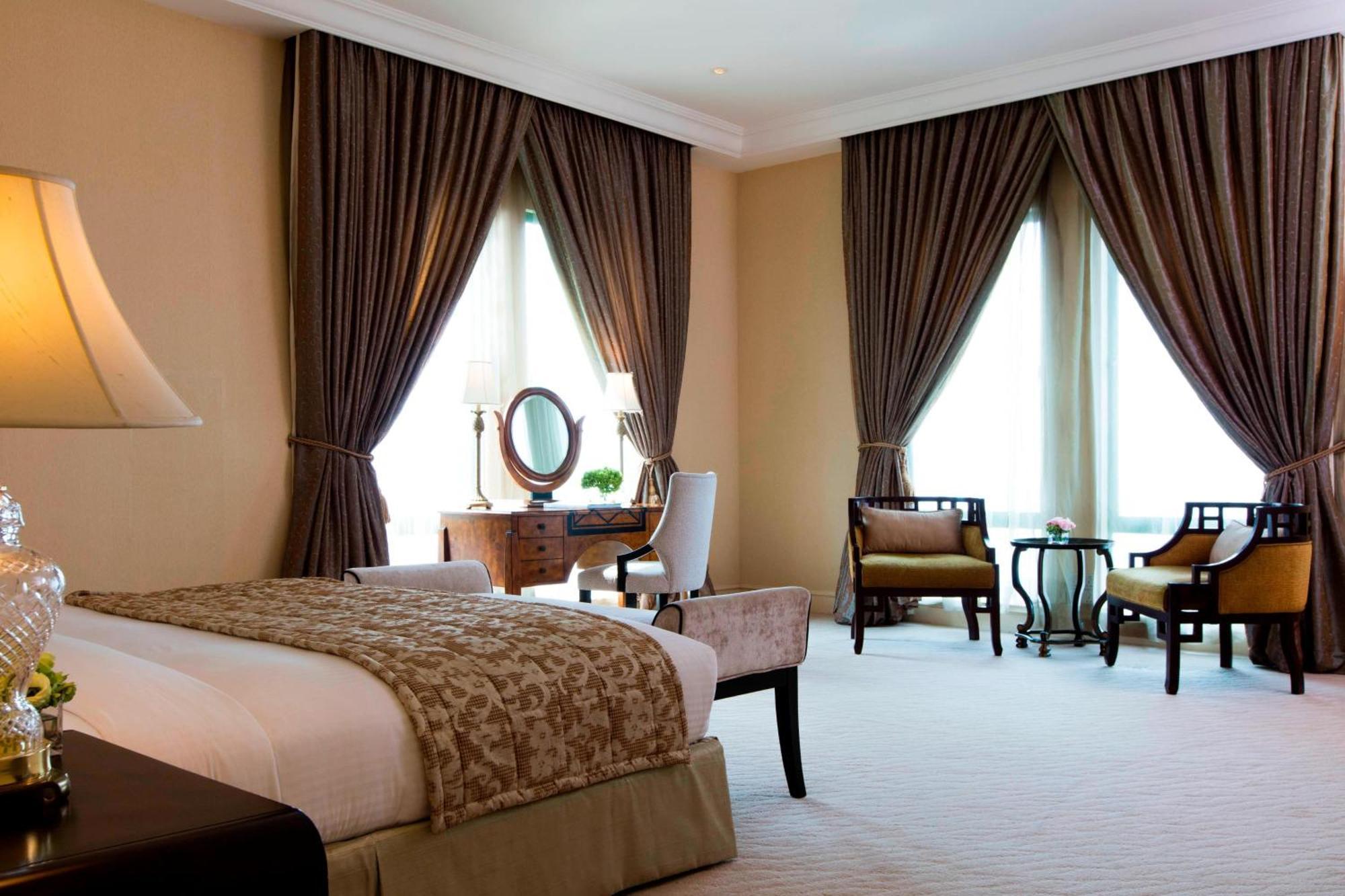 Hotel The Ritz-Carlton, Kuala Lumpur Exterior foto A bedroom at the Jumeirah Emirates Towers Hotel