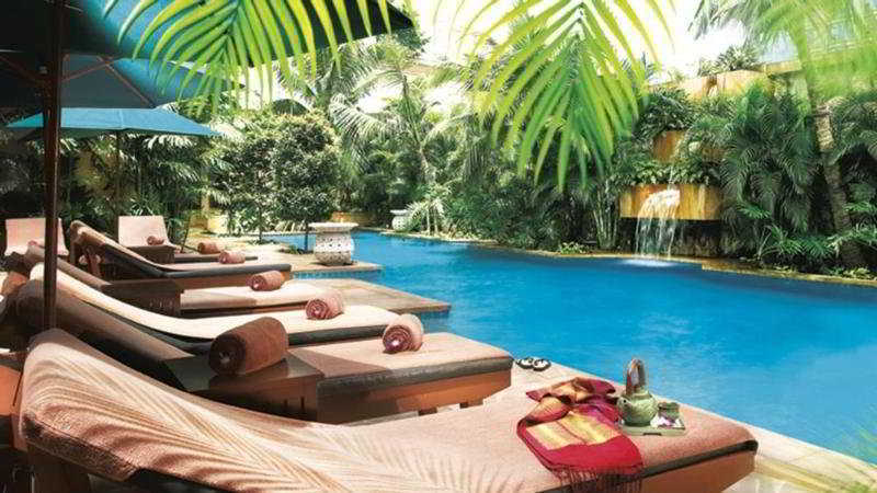 Hotel The Ritz-Carlton, Kuala Lumpur Exterior foto The pool at the Bvlgari Spa